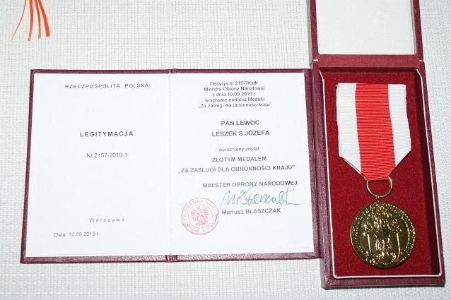 Leszek Lewoc odznaczony złotym medalem ,,Za zasługi dla obronności kraju’’